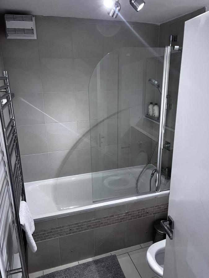 Hyde Park,3 Min Walk,Family Home! 2 Bedrooms & 2 Bathrooms Apartment! Fantastic Location ลอนดอน ภายนอก รูปภาพ